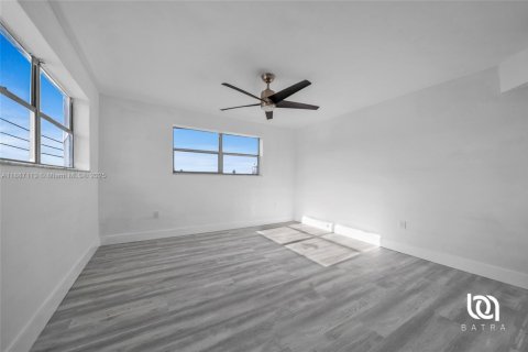 Apartamento en alquiler en Miami Beach, Florida, 1 dormitorio, 57.13 m2 № 1932797 - foto 7