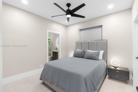 House in Lighthouse Point, Florida 4 bedrooms, 312.06 sq.m. № 2407747 - photo 25