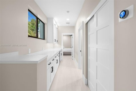 House in Lighthouse Point, Florida 4 bedrooms, 312.06 sq.m. № 2407747 - photo 24