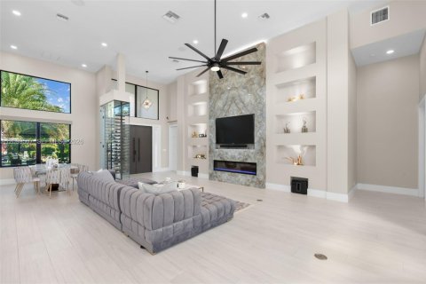 House in Lighthouse Point, Florida 4 bedrooms, 312.06 sq.m. № 2407747 - photo 3