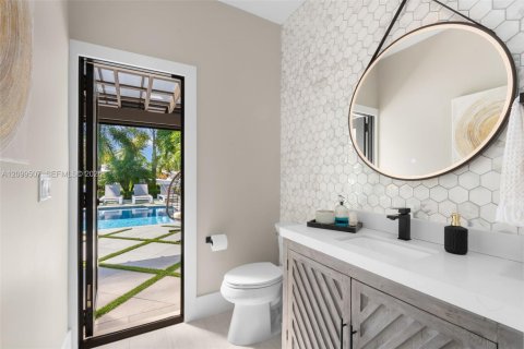 House in Lighthouse Point, Florida 4 bedrooms, 312.06 sq.m. № 2407747 - photo 16