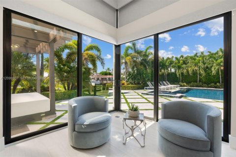 House in Lighthouse Point, Florida 4 bedrooms, 312.06 sq.m. № 2407747 - photo 12