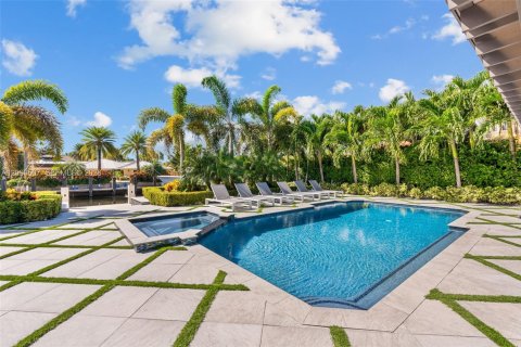 House in Lighthouse Point, Florida 4 bedrooms, 312.06 sq.m. № 2407747 - photo 2
