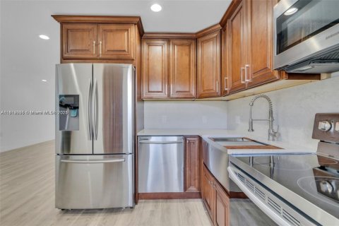 Condominio en alquiler en Miami, Florida, 2 dormitorios, 105.91 m2 № 1776313 - foto 4