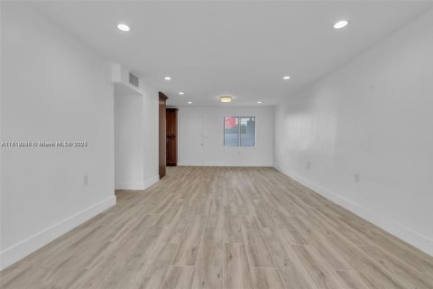 Condominio en alquiler en Miami, Florida, 2 dormitorios, 105.91 m2 № 1776313 - foto 20