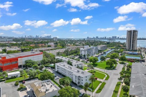 Condominio en alquiler en Miami, Florida, 2 dormitorios, 105.91 m2 № 1776313 - foto 27