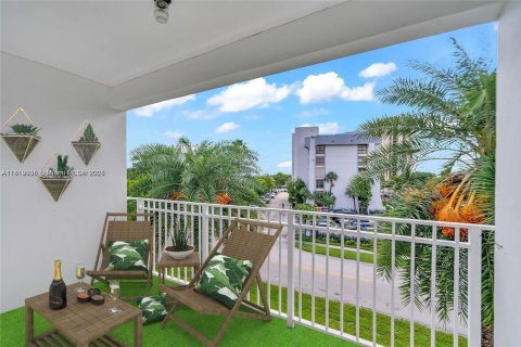 Condominio en alquiler en Miami, Florida, 2 dormitorios, 105.91 m2 № 1776313 - foto 7