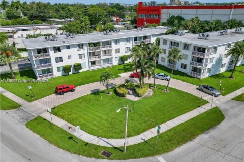 Condominio en alquiler en Miami, Florida, 2 dormitorios, 105.91 m2 № 1776313 - foto 28
