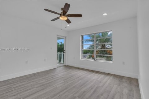 Condominio en alquiler en Miami, Florida, 2 dormitorios, 105.91 m2 № 1776313 - foto 10