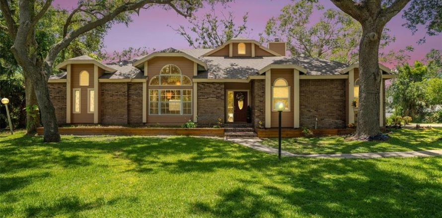 House in Sarasota, Florida 4 bedrooms, 254.27 sq.m. № 1884060