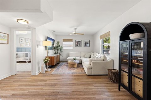 Villa ou maison à vendre à Tampa, Floride: 3 chambres, 131.74 m2 № 2420535 - photo 5