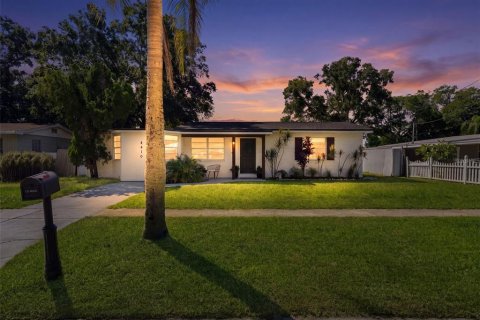 Villa ou maison à vendre à Tampa, Floride: 3 chambres, 131.74 m2 № 2420535 - photo 2