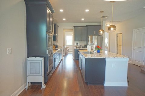 House in Tampa, Florida 5 bedrooms, 354.33 sq.m. № 1903444 - photo 8