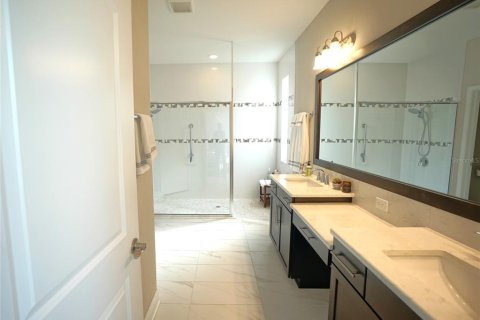 House in Tampa, Florida 5 bedrooms, 354.33 sq.m. № 1903444 - photo 14