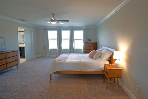 House in Tampa, Florida 5 bedrooms, 354.33 sq.m. № 1903444 - photo 28