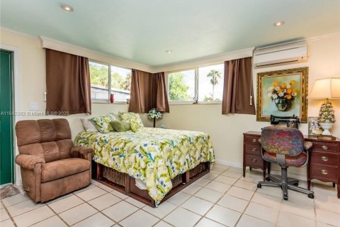 House in Lighthouse Point, Florida 4 bedrooms, 246.93 sq.m. № 1836572 - photo 23