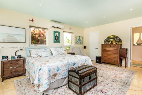 House in Lighthouse Point, Florida 4 bedrooms, 246.93 sq.m. № 1836572 - photo 16