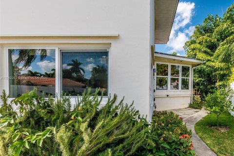 House in Lighthouse Point, Florida 4 bedrooms, 246.93 sq.m. № 1836572 - photo 27