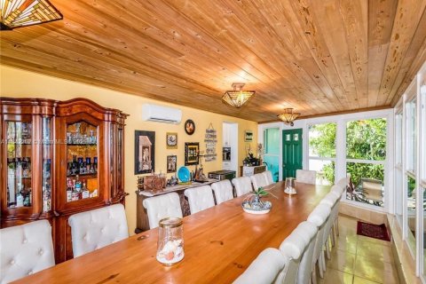 House in Lighthouse Point, Florida 4 bedrooms, 246.93 sq.m. № 1836572 - photo 10