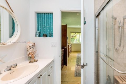 House in Lighthouse Point, Florida 4 bedrooms, 246.93 sq.m. № 1836572 - photo 17