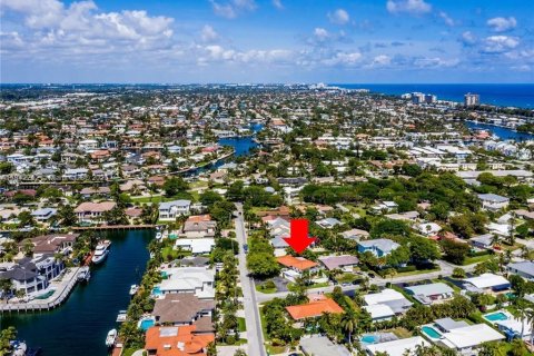 House in Lighthouse Point, Florida 4 bedrooms, 246.93 sq.m. № 1836572 - photo 4