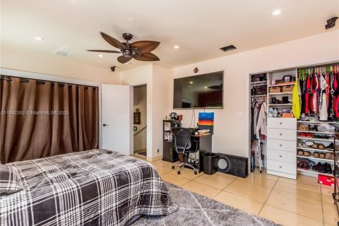 House in Lighthouse Point, Florida 4 bedrooms, 246.93 sq.m. № 1836572 - photo 21