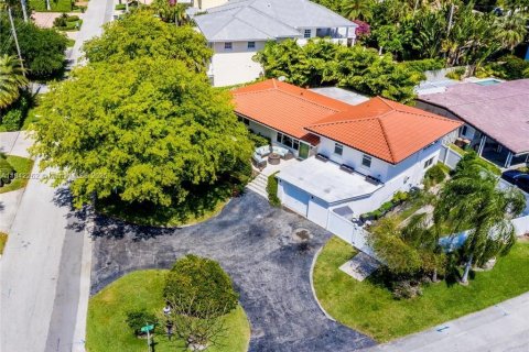 House in Lighthouse Point, Florida 4 bedrooms, 246.93 sq.m. № 1836572 - photo 30