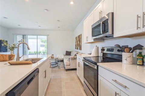 Townhouse in Sarasota, Florida 3 bedrooms, 148.36 sq.m. № 2433472 - photo 7