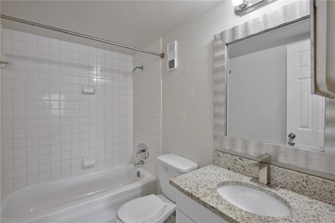 Condo in Orlando, Florida, 2 bedrooms  № 2096532 - photo 13