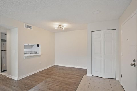 Condo in Orlando, Florida, 2 bedrooms  № 2096532 - photo 16