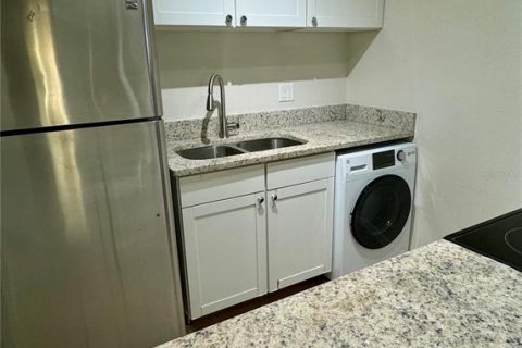 Condo in Orlando, Florida, 2 bedrooms  № 2096532 - photo 6