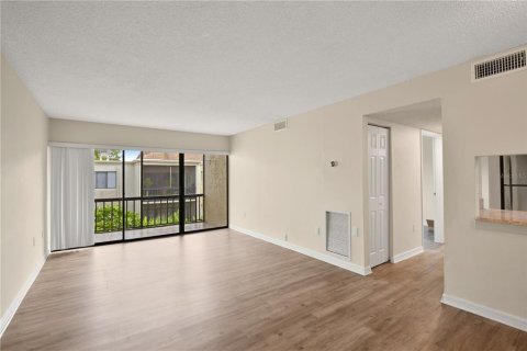 Condo in Orlando, Florida, 2 bedrooms  № 2096532 - photo 9