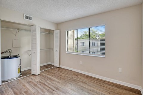 Condo in Orlando, Florida, 2 bedrooms  № 2096532 - photo 12