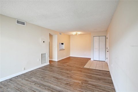 Condo in Orlando, Florida, 2 bedrooms  № 2096532 - photo 17