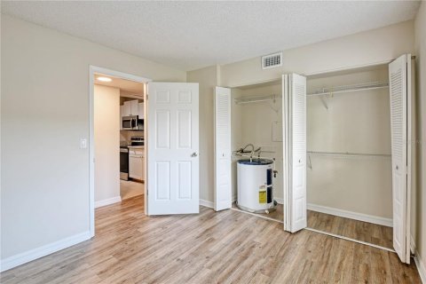 Condo in Orlando, Florida, 2 bedrooms  № 2096532 - photo 11