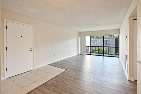 Condo in Orlando, Florida, 2 bedrooms  № 2096532 - photo 8