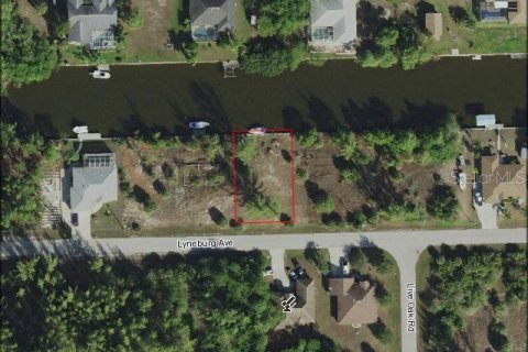 Terreno en venta en Port Charlotte, Florida № 1561432 - foto 1