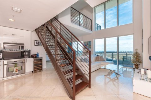 Condo in Miami, Florida, 2 bedrooms  № 1993496 - photo 8