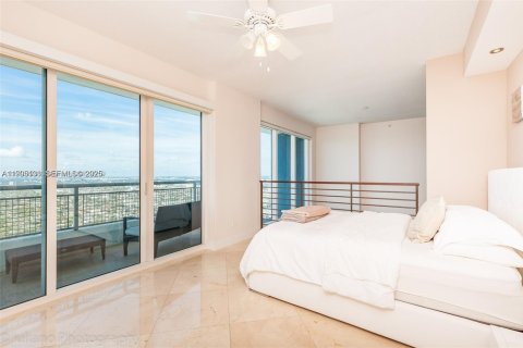 Condo in Miami, Florida, 2 bedrooms  № 1993496 - photo 13