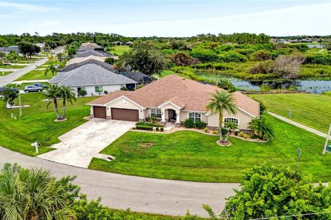 Villa ou maison à vendre à Lake Suzy, Floride: 3 chambres, 283.82 m2 № 2414933 - photo 2