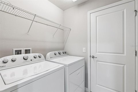 Townhouse in Winter Garden, Florida 4 bedrooms, 168.43 sq.m. № 2215263 - photo 19