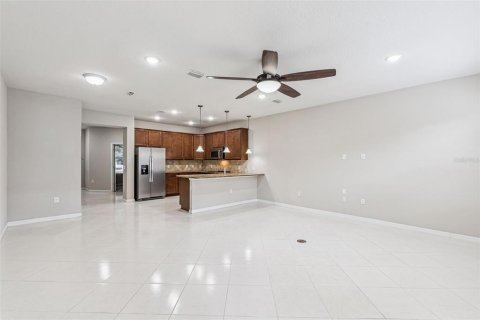 Townhouse in Winter Garden, Florida 4 bedrooms, 168.43 sq.m. № 2215263 - photo 3