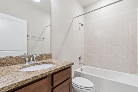 Townhouse in Winter Garden, Florida 4 bedrooms, 168.43 sq.m. № 2215263 - photo 14