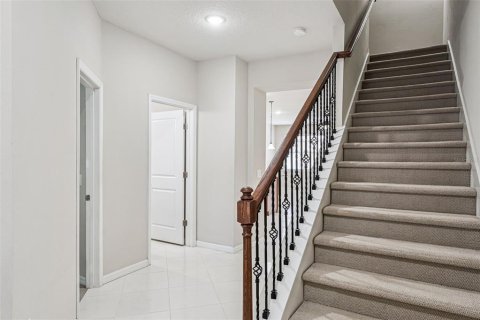 Townhouse in Winter Garden, Florida 4 bedrooms, 168.43 sq.m. № 2215263 - photo 9