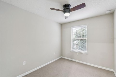 Townhouse in Winter Garden, Florida 4 bedrooms, 168.43 sq.m. № 2215263 - photo 11
