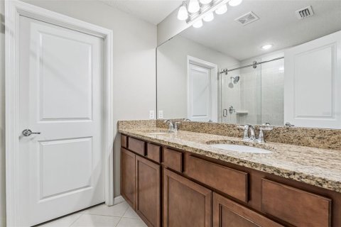 Townhouse in Winter Garden, Florida 4 bedrooms, 168.43 sq.m. № 2215263 - photo 8