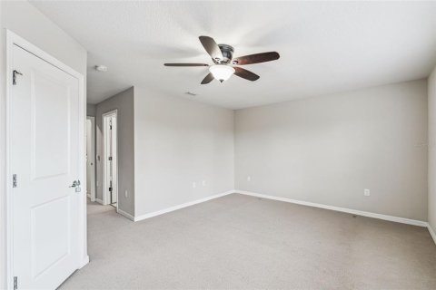 Townhouse in Winter Garden, Florida 4 bedrooms, 168.43 sq.m. № 2215263 - photo 13