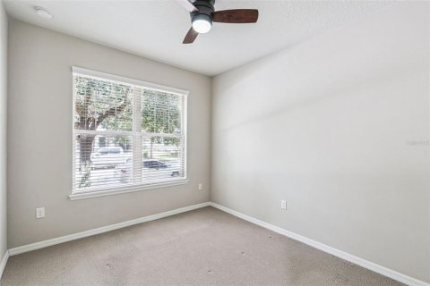 Townhouse in Winter Garden, Florida 4 bedrooms, 168.43 sq.m. № 2215263 - photo 15