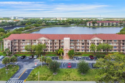 Copropriété à vendre à Pembroke Pines, Floride: 1 chambre, 98.1 m2 № 1746065 - photo 16
