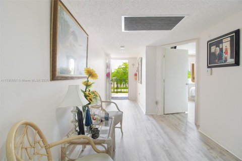 Copropriété à vendre à Pembroke Pines, Floride: 1 chambre, 98.1 m2 № 1746065 - photo 3